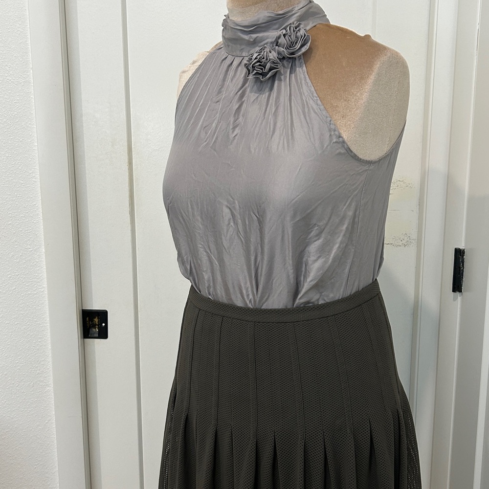 AKRIS PUNTOStretch Mesh Pleated Midi Skirt in Graphite Gray |Size 10 - Picture 12 of 16